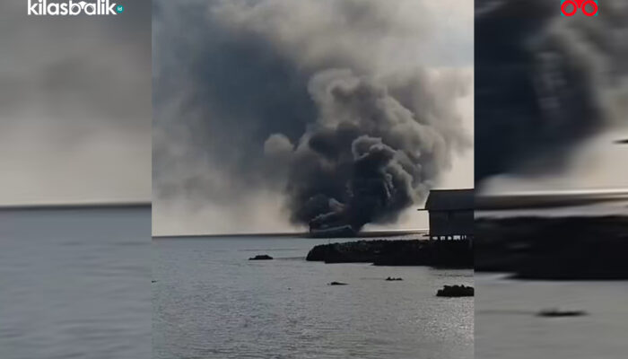 Bangkai Kapal Dibakar Warga di Wakatobi, Video Viral Sempat Bikin Heboh