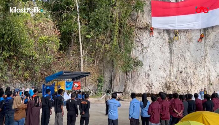 Merah Putih Raksasa Membentang di Tebing Sawapudo Saat HUT RI ke-81