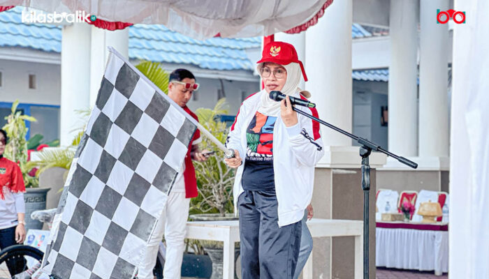 Wakil Bupati Wakatobi Lepas Jalan Santai Kebangsaan HUT RI ke-81